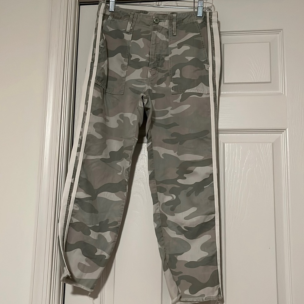 Mother “the shaker” cropped fray camo pants.